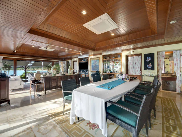 Lounge Dining