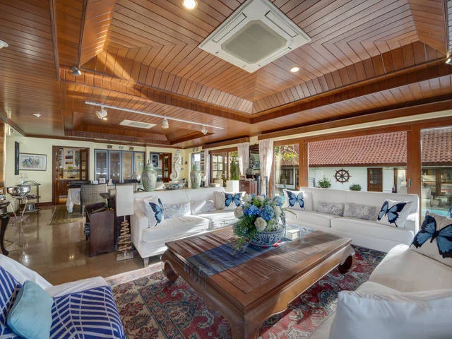 Lounge Sofas