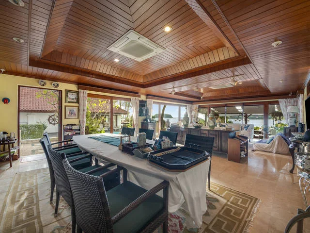 Lounge Dining